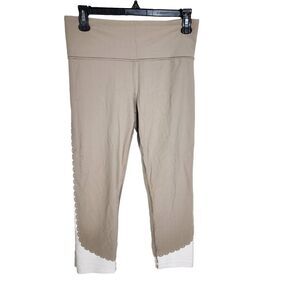 Athleta Women Capri Leggings Size Medium Elation Scallop Beige White Yoga 446676